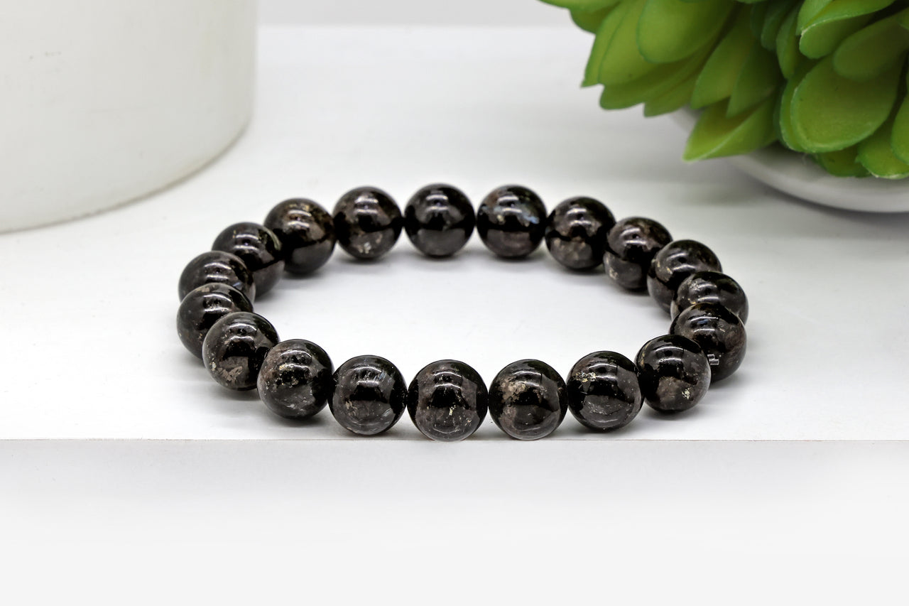 Nuummite 10mm